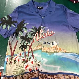 Hawaiian button up short sleeve.